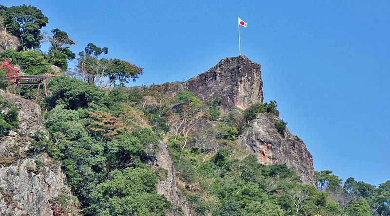 重盤岩：日本の奇岩百景プラス